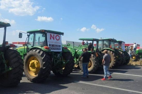 Arrecian bloqueos agrícolas que paralizan la cadena de suministro Arrecian bloqueos agrícolas que paralizan la cadena de suministro